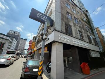 西區民權路絕美二樓店面！特色酒吧、文青咖啡館預備起｜中教大旁，方正好規劃