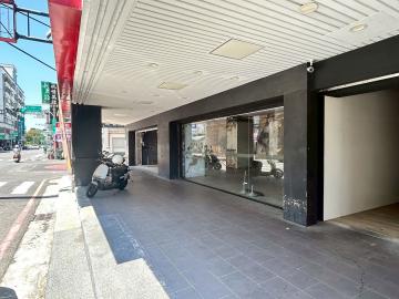 東區崇德路三角窗契約用電金店面1-2樓連通可合租 台南買屋專家