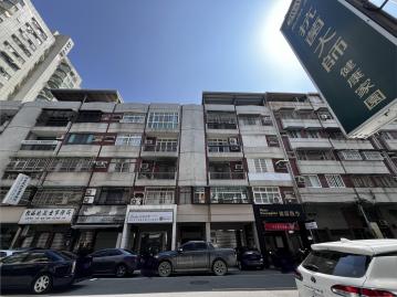 市政府旁明星學區雙衛浴開窗公寓四樓