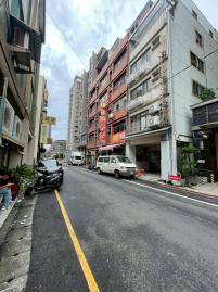 大桃園租賃專家-桃園火車站商圈｜轉角一樓店面出租｜可餐飲｜大面寬