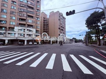 新營近火車站顯眼角窗店面 新營土地推薦