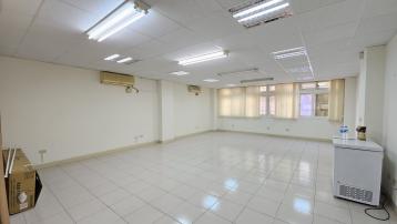 黃昏市場、壽山高中旁三角窗二樓辦公室 龜山買房顧問