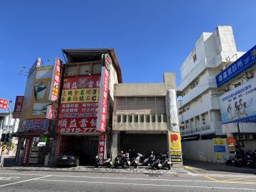 花蓮房仲推薦 2 中正國小旁、人潮滿滿、面寬六米、邊間店面