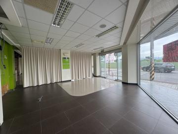 南投中興國中旁84坪大面寬角店面