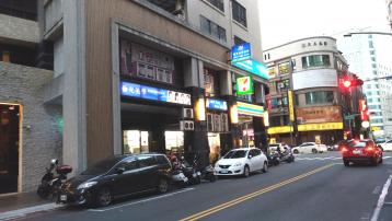 巨蛋夏都明亮二房