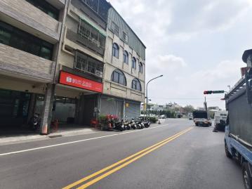 租~南投近家樂福生活機能佳3房有車位電梯華廈