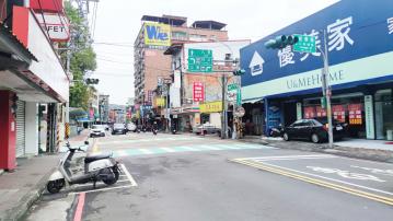 五股國小旁成泰顯眼店面1+2樓-五股店面