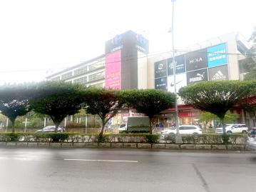 重新家樂福大店面-三重店面