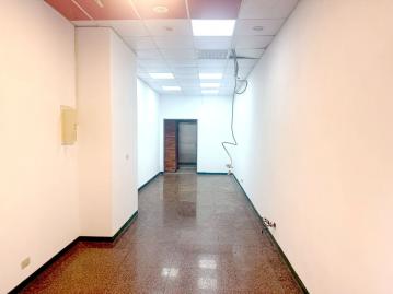 重新捷運紅綠燈口顯眼創業店面-三重店面
