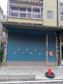 黃金店面出租，宜開店、宜居，近學區、近醫院、近市場、近公車總站，交通便利。若有意願租賃者，請盡速與我聯繫。劉先生：0928805092。(仲介勿擾)！